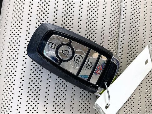 Used 2024 Lincoln Nautilus Reserve image 13