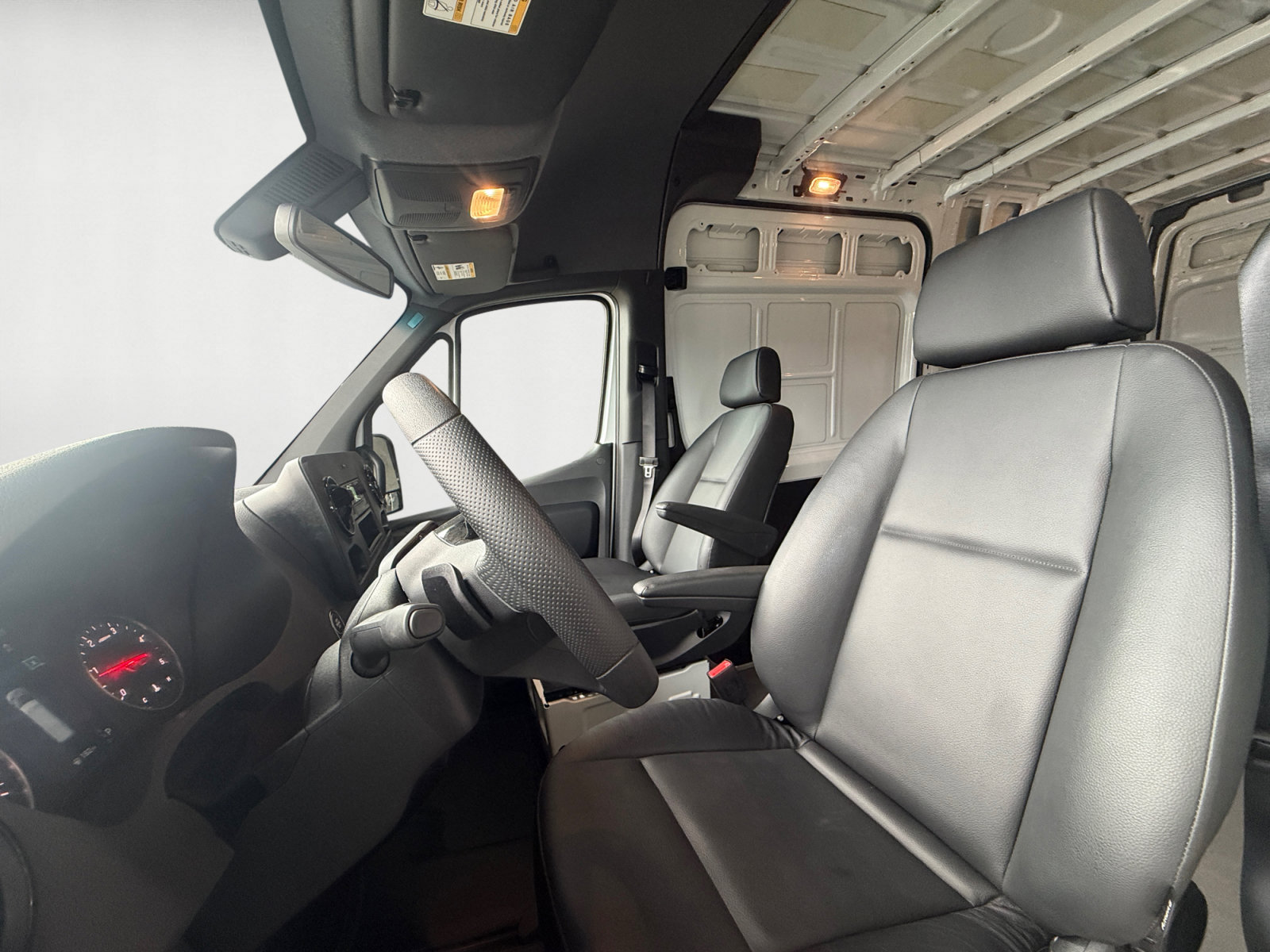 Used 2025 Mercedes-Benz Sprinter 2500 image 10