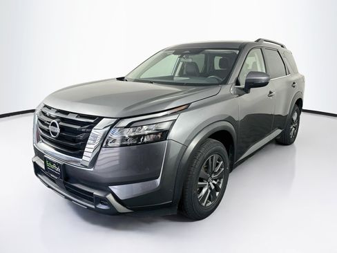Used 2023 Nissan Pathfinder SV AWD/4WD image 3