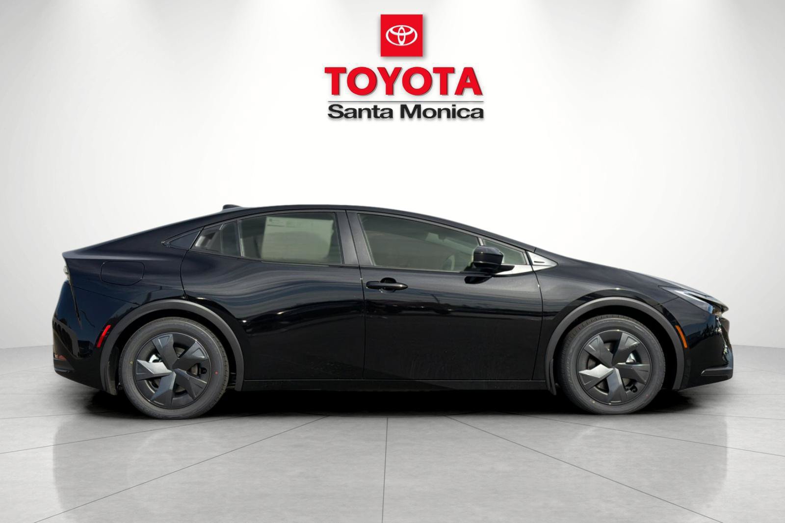 New 2027 Toyota Prius Plug-In Hybrid FWD image 2