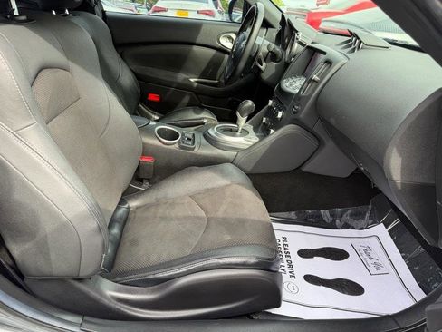 Used 2018 Nissan 370Z Touring image 17