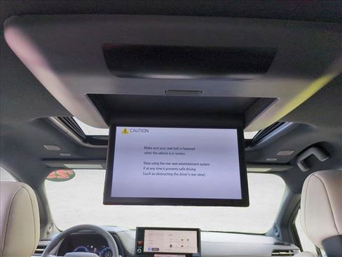 Used 2025 Toyota Sienna Platinum image 17