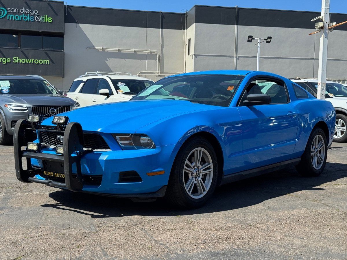 Used 2010 Ford Mustang Coupe RWD image 4