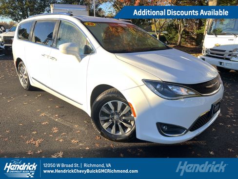 Used 2020 Chrysler Pacifica Touring-L Plus image 1
