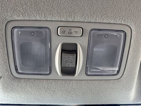 Used 2024 Hyundai Venue SEL image 24