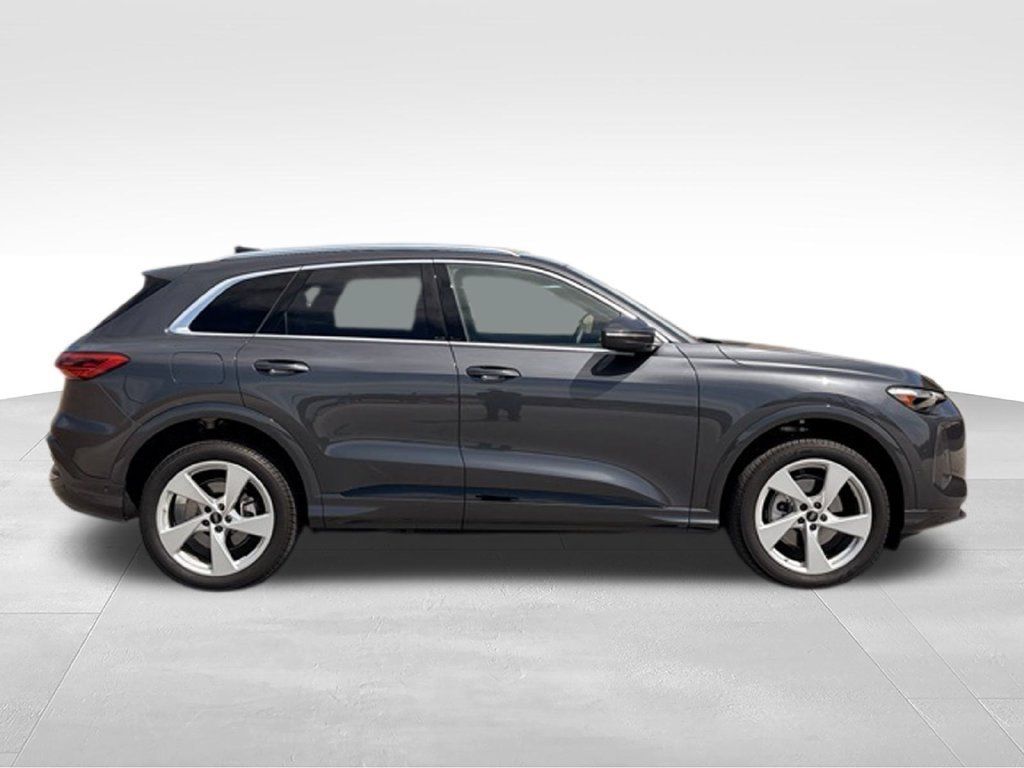 Used 2025 Audi Q5 Premium Plus AWD/4WD image 7