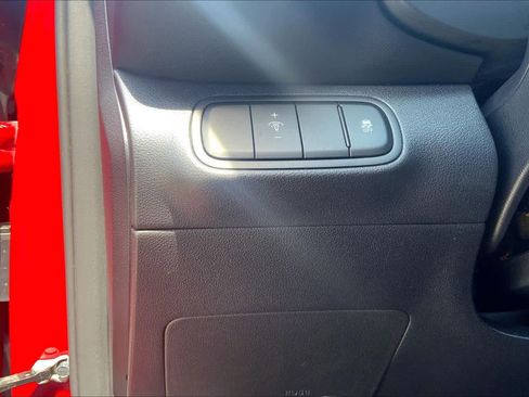 Used 2023 Hyundai Venue Limited image 35