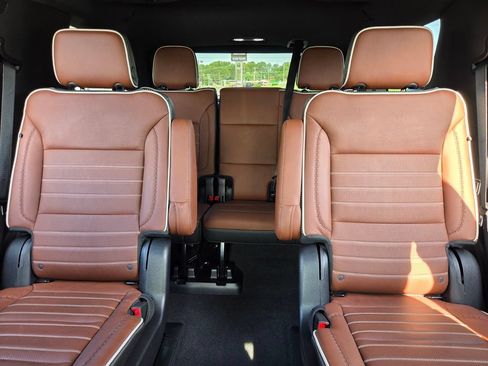 Used 2023 GMC Yukon Denali Ultimate AWD/4WD image 11