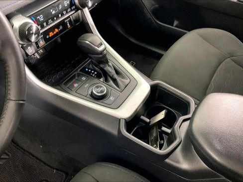Used 2024 Toyota RAV4 SE image 19