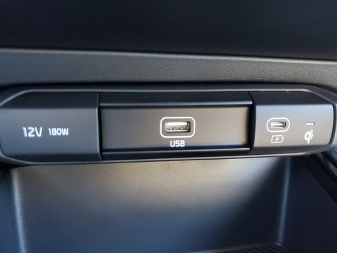 New 2025 Kia Niro EX image 21