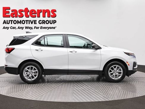 Used 2022 Chevrolet Equinox LS FWD image 4