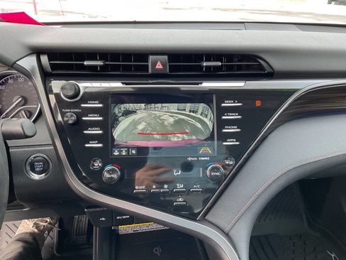 Used 2020 Toyota Camry XLE image 23