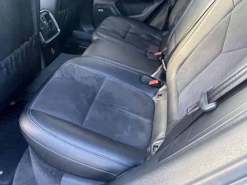 Used 2021 Porsche Macan image 11