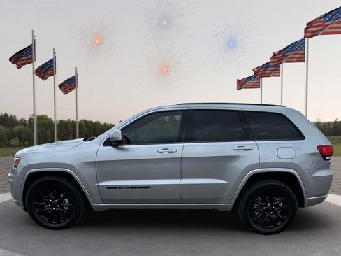 Used 2021 Jeep Grand Cherokee Laredo X AWD/4WD image 9