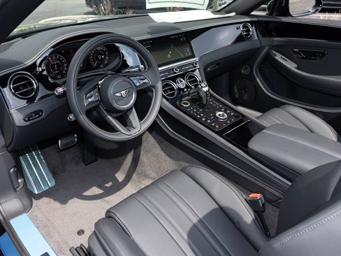 Certified 2025 Bentley Continental GTC AWD/4WD image 2