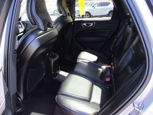 Used 2022 Volvo XC60 T8 Inscription w/ Advanced Package AWD/4WD image 13