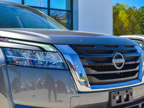 Used 2023 Nissan Pathfinder SL image 7