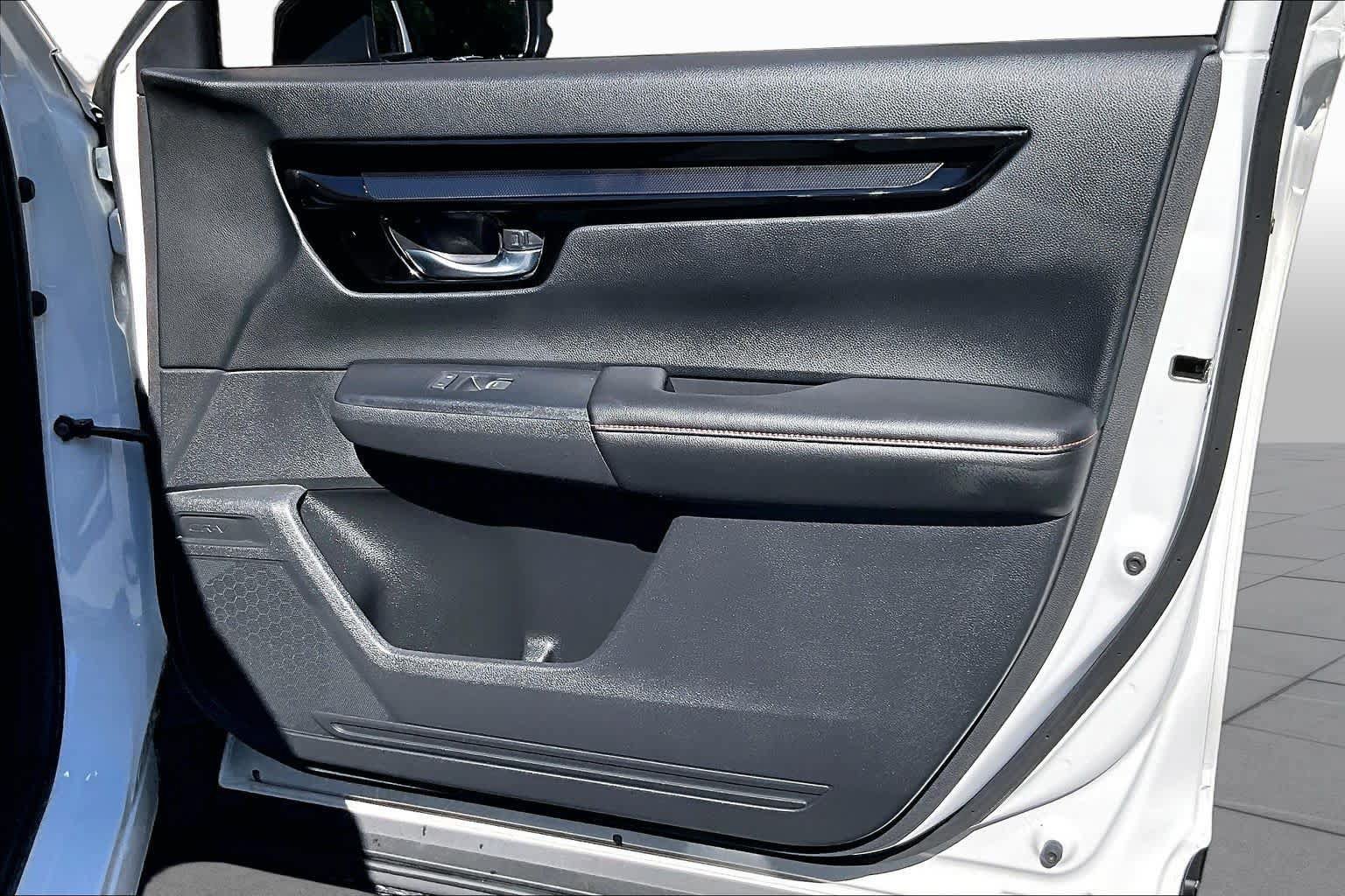 Used 2025 Honda CR-V Sport Touring image 23
