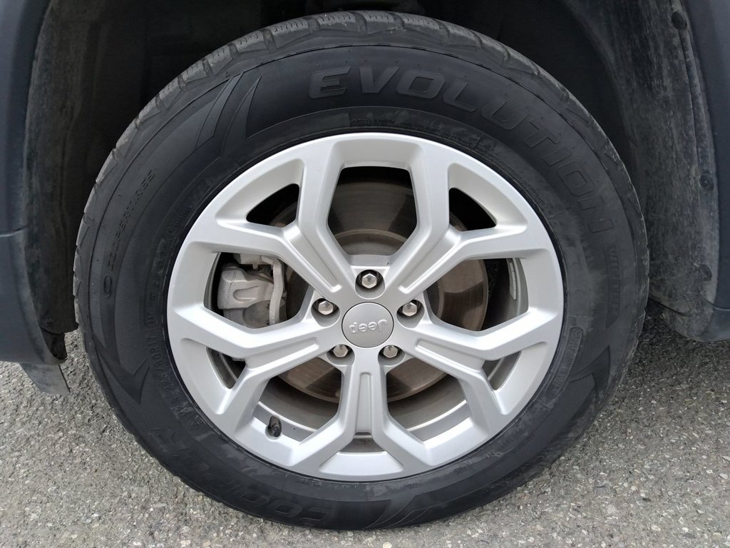 Certified 2024 Jeep Compass Latitude AWD/4WD image 10