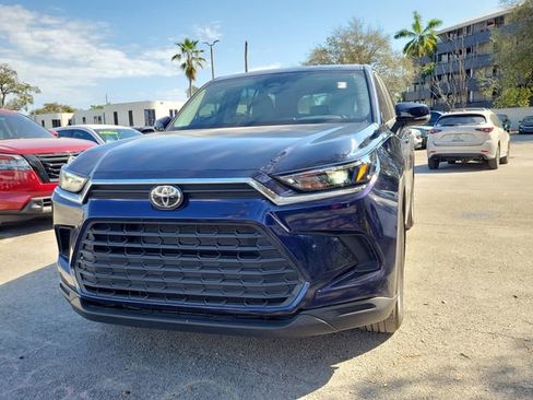 Used 2025 Toyota Grand Highlander XLE image 2