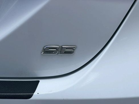 Used 2018 Toyota Camry SE FWD image 8