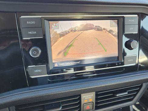 Used 2024 Volkswagen Jetta SE image 8