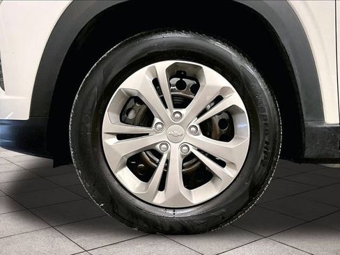 Used 2024 Chevrolet Trax LS FWD image 8