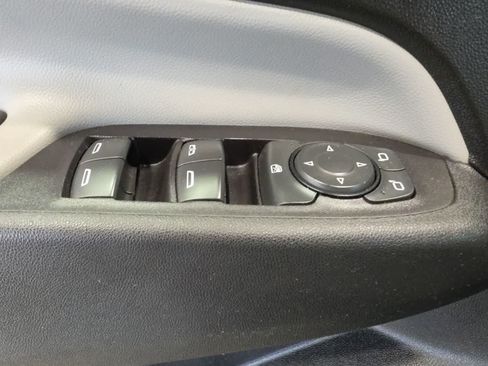 Used 2019 Chevrolet Equinox LT FWD image 17