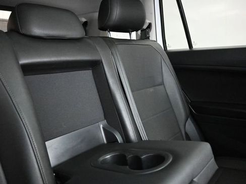 Used 2020 Volkswagen Tiguan SE FWD image 18