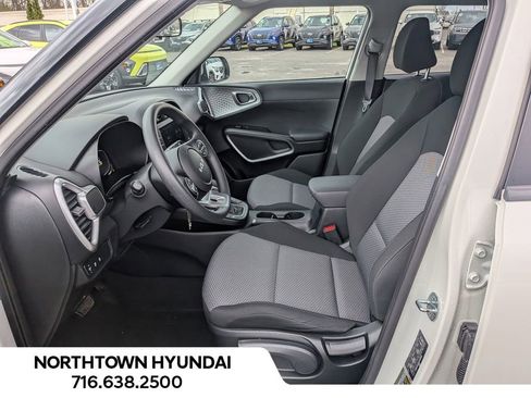 Used 2023 Kia Soul LX FWD image 9