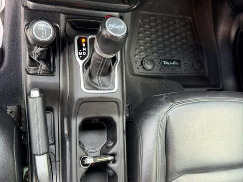 Used 2019 Jeep Wrangler Unlimited Sahara AWD/4WD image 18