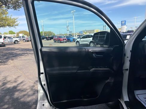 Used 2021 Toyota Tacoma TRD Off-Road w/ Technology Package image 10