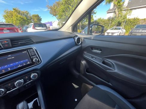 Used 2025 Nissan Versa SV FWD image 33
