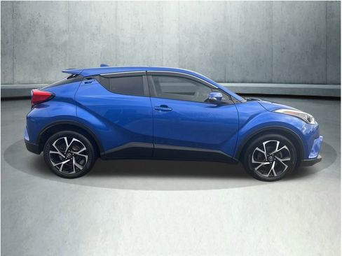 Used 2018 Toyota C-HR XLE image 6