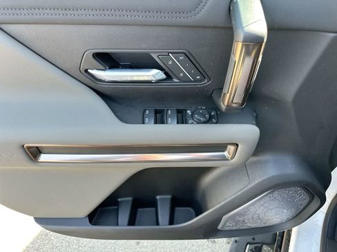 Used 2025 GMC Hummer EV 2X image 24