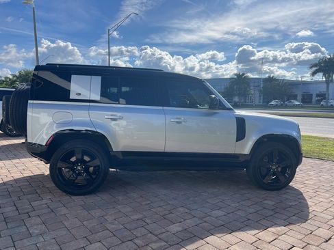 Used 2022 Land Rover Defender 110 X-Dynamic HSE image 7