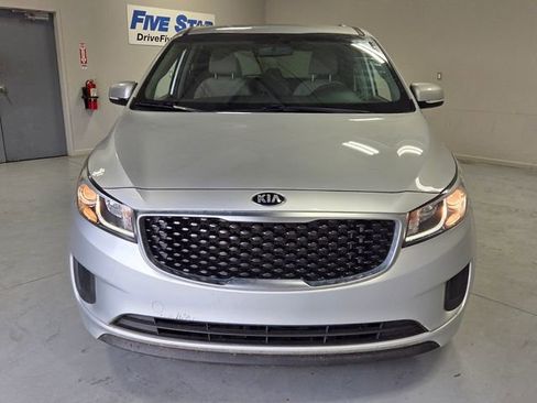 Used 2016 Kia Sedona LX w/ LX Convenience Package FWD image 2