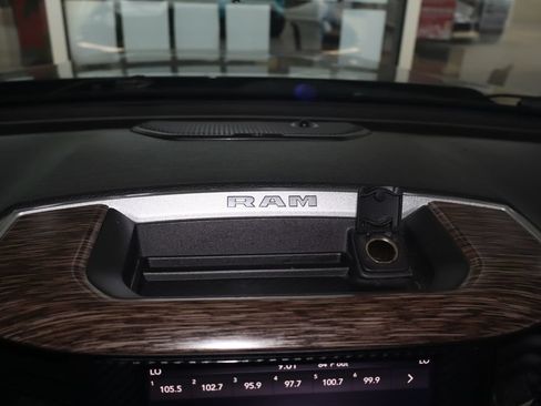 Used 2019 RAM 1500 Laramie AWD/4WD image 30