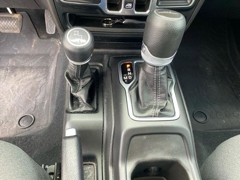 Used 2024 Jeep Gladiator Sport AWD/4WD image 12