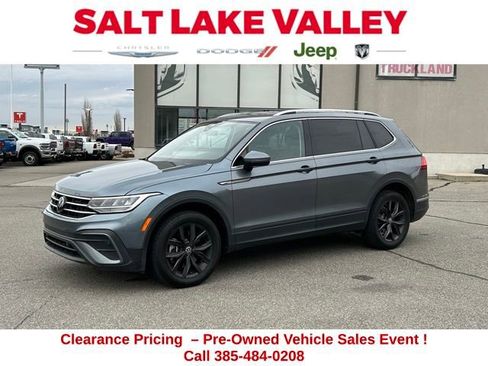 Used 2024 Volkswagen Tiguan SE FWD image 1