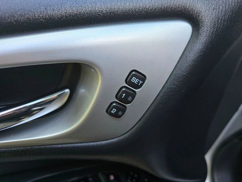 Used 2020 Nissan Pathfinder SL image 24