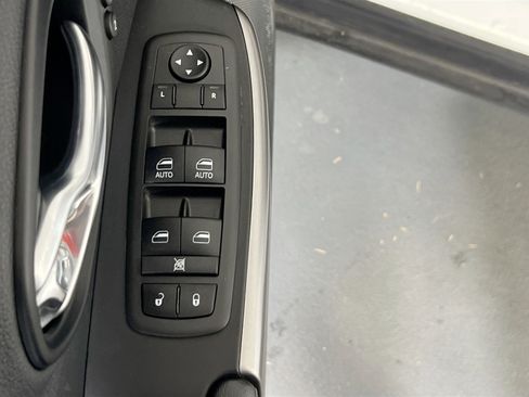 Used 2022 Jeep Cherokee Limited w/ Mopar Interior Package AWD/4WD image 17