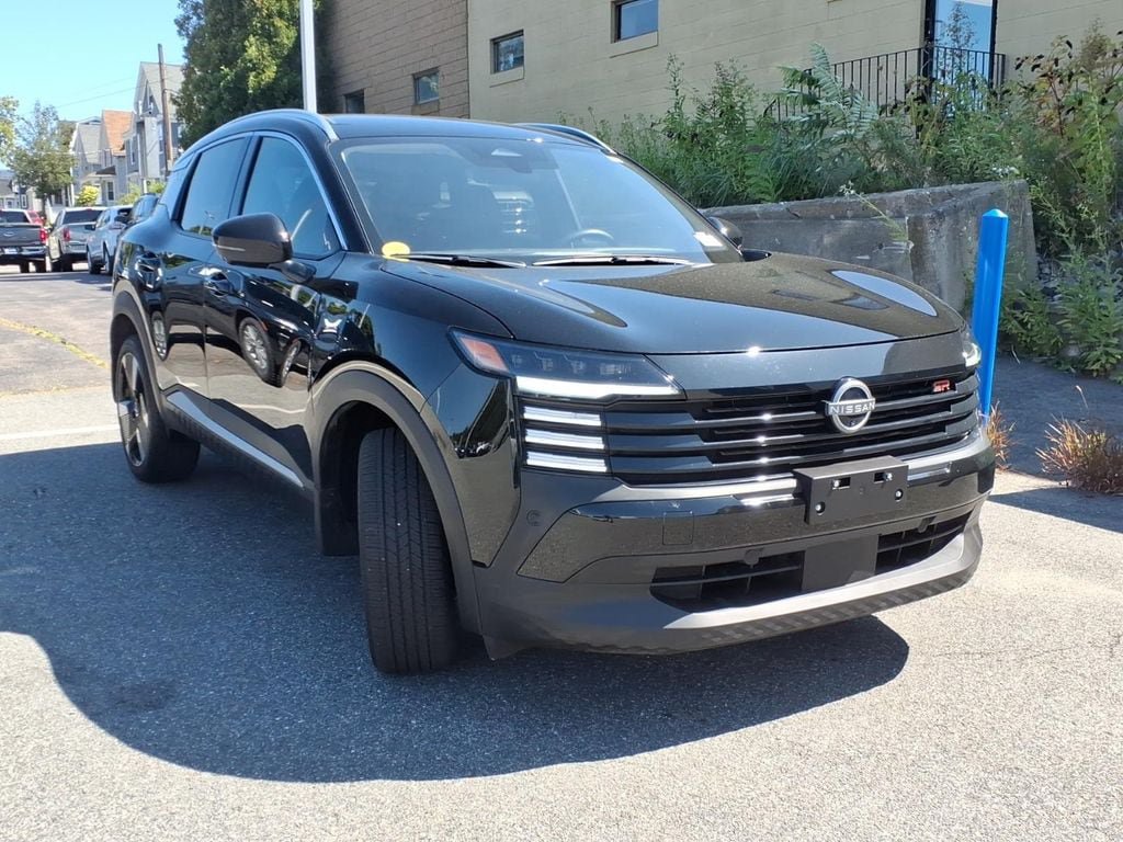 Used 2025 Nissan Kicks SR AWD/4WD image 4