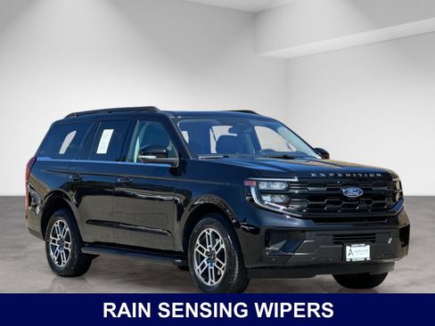 Used 2025 Ford Expedition Active AWD/4WD image 8