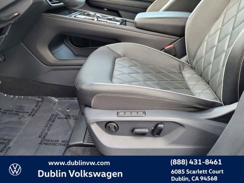 Certified 2025 Volkswagen Atlas SEL Premium R-Line image 23