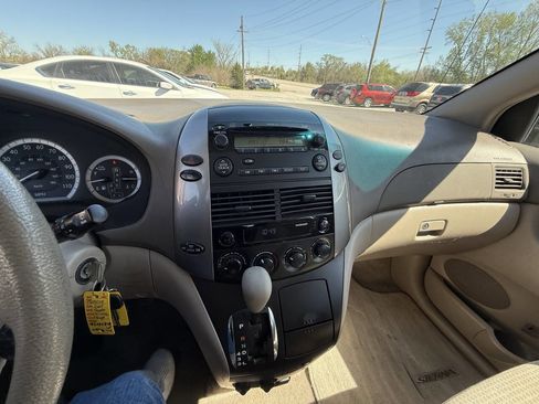 Used 2007 Toyota Sienna CE FWD image 11