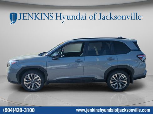 Used 2025 Subaru Forester Touring AWD/4WD image 10