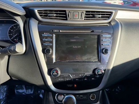 Used 2023 Nissan Murano SV image 18