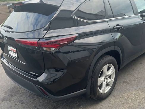 Used 2024 Toyota Highlander LE AWD/4WD image 15