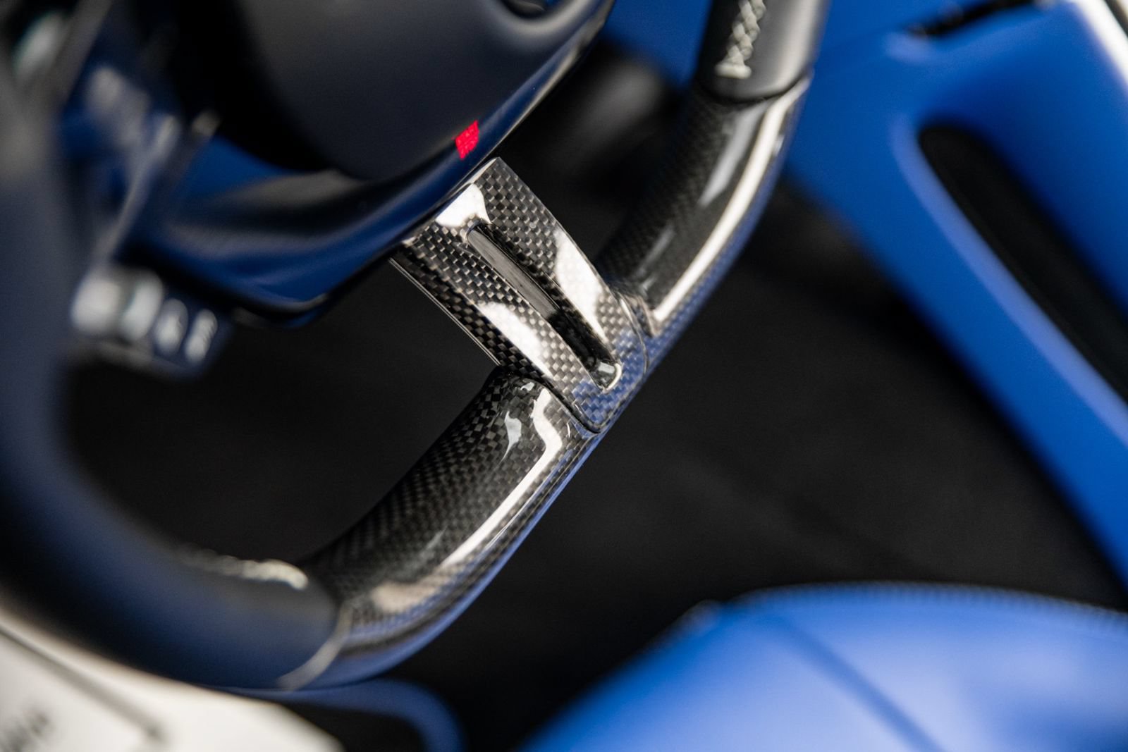 Used 2025 Ferrari Roma Spider RWD image 28